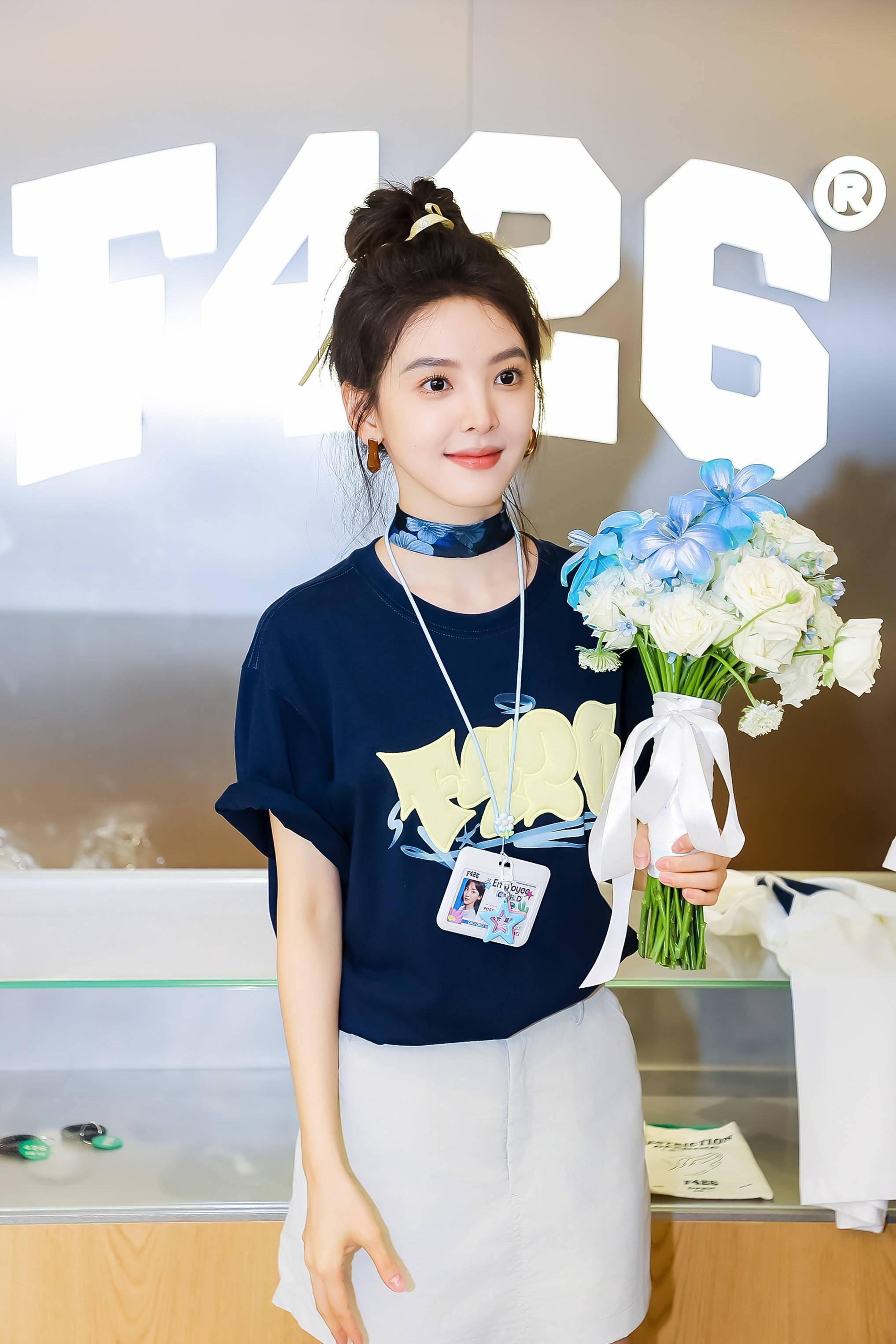 f426品牌代言人章若楠现身线下见面会,燃出席「千载楠f」线下见面会