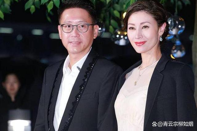 李嘉欣晒幸福日常!13岁儿子早熟身高超父母,与富豪老公温馨同框