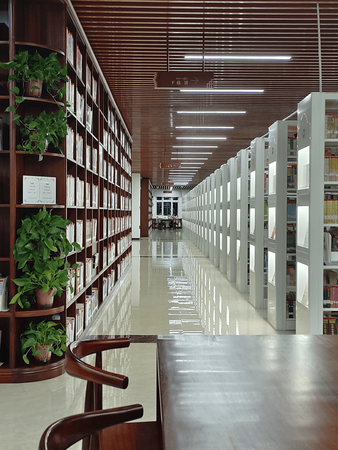 民族大学图书馆的微信公众号可以帮助你先人一步玩转西藏民大图书馆!