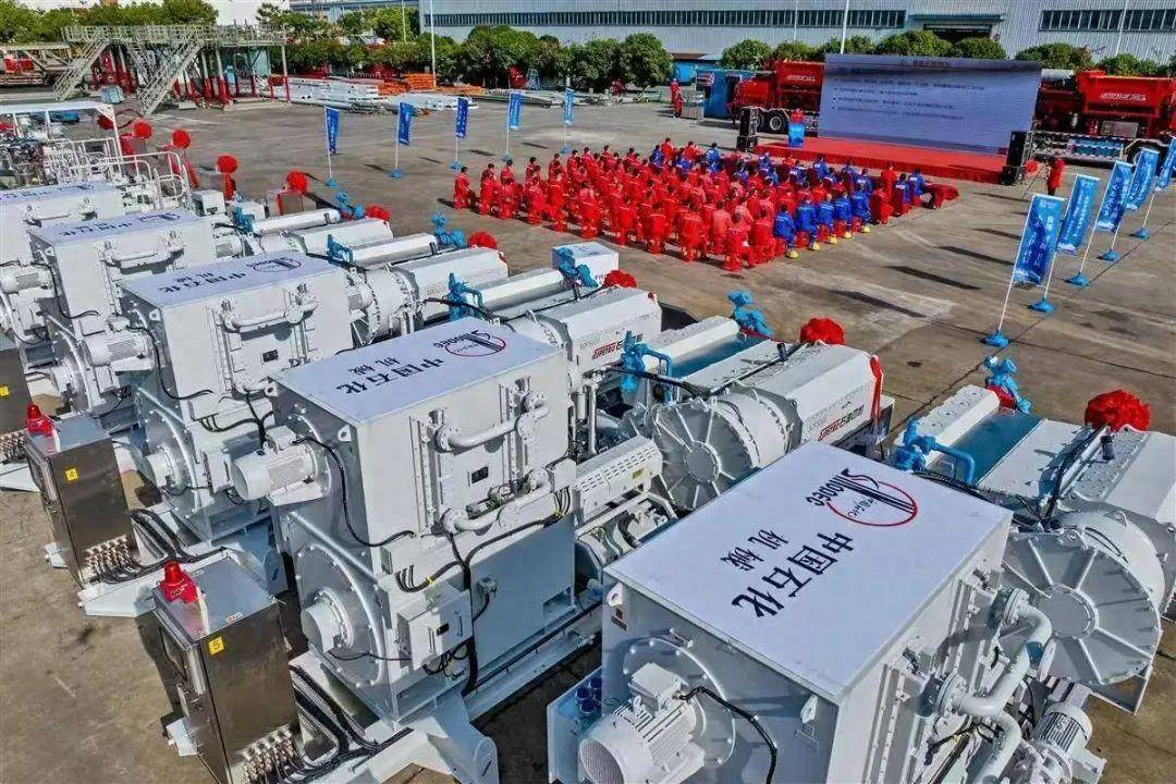 中国首艘大型压裂船完成验收日前交由中国海洋石油有限公司(海洋石油