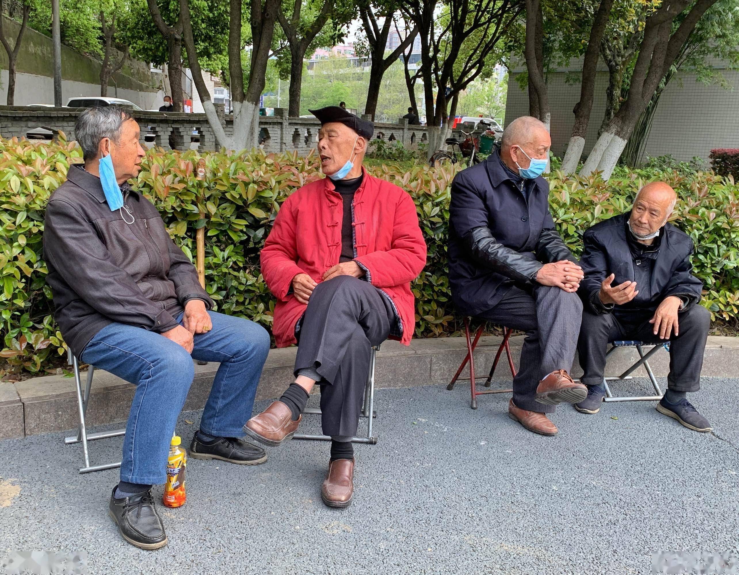 吃感冒药不能吃鸡蛋,喝肉汤?医生:防止肝损伤,别和3物一起吃