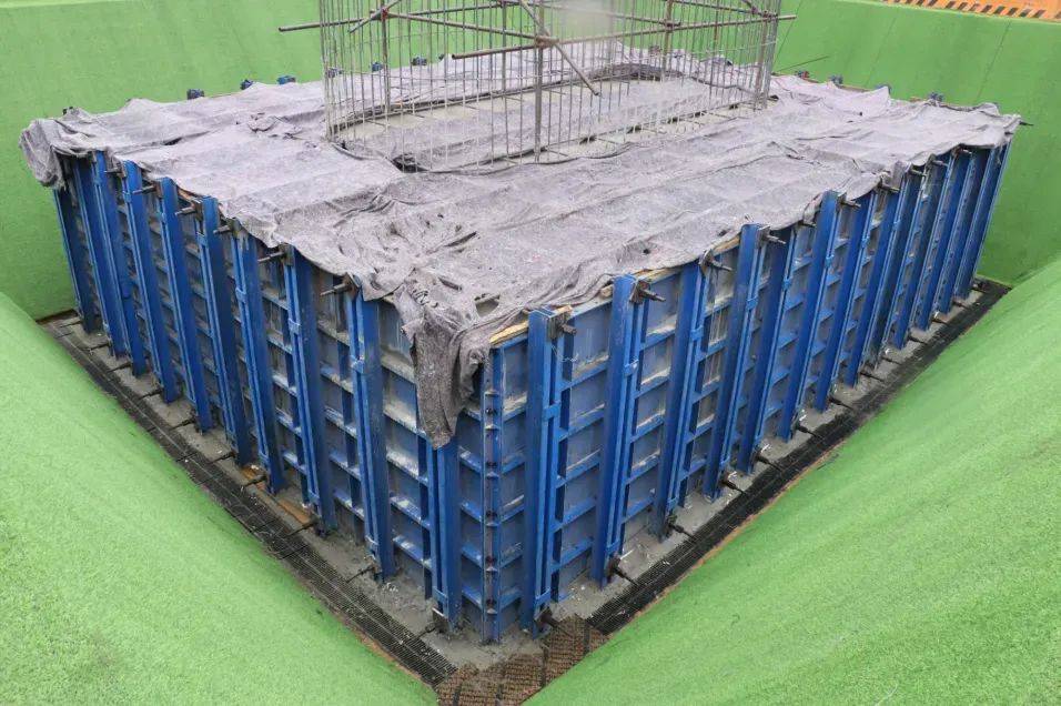 超大体积承台高抗裂混凝土性能研究