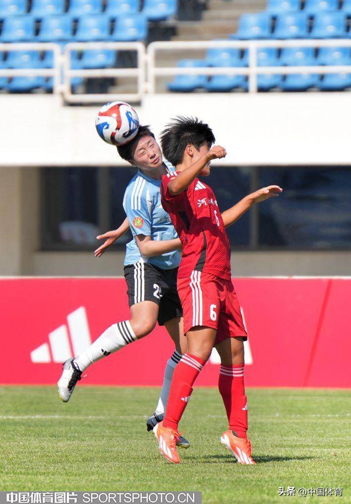 历城二中获得全国青少年校园足球联赛高中女子组冠军_比赛_场景_中国