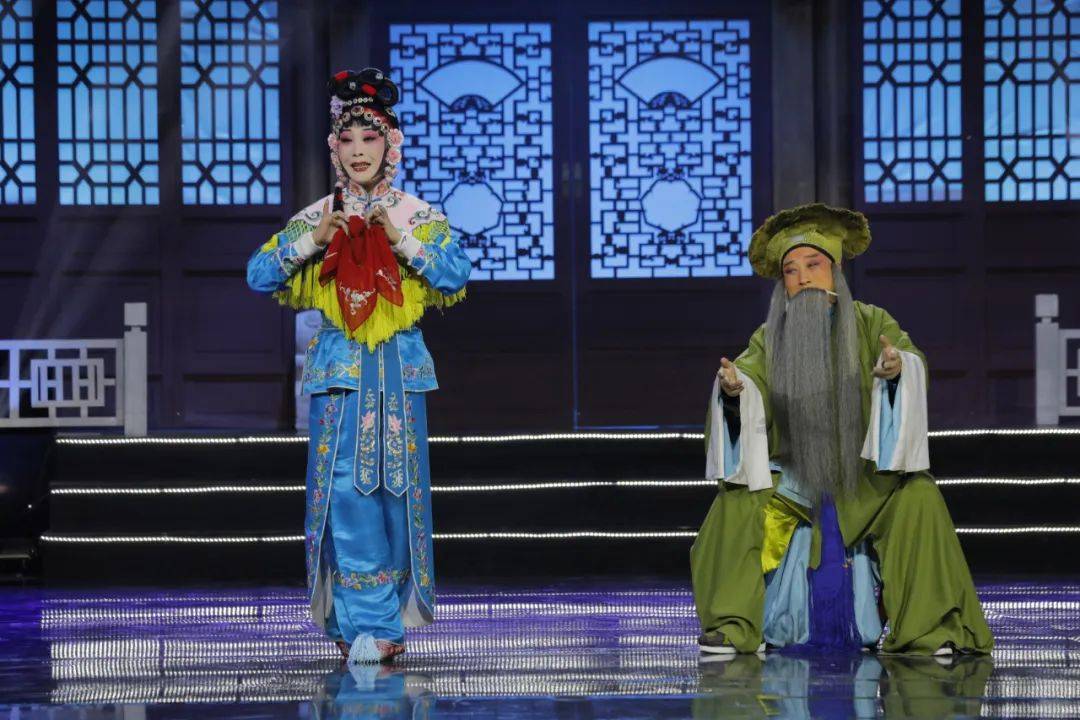上党梆子《杀妻》表演者:张爱珍 郭孝明以下视频来源于山西卫视走进大