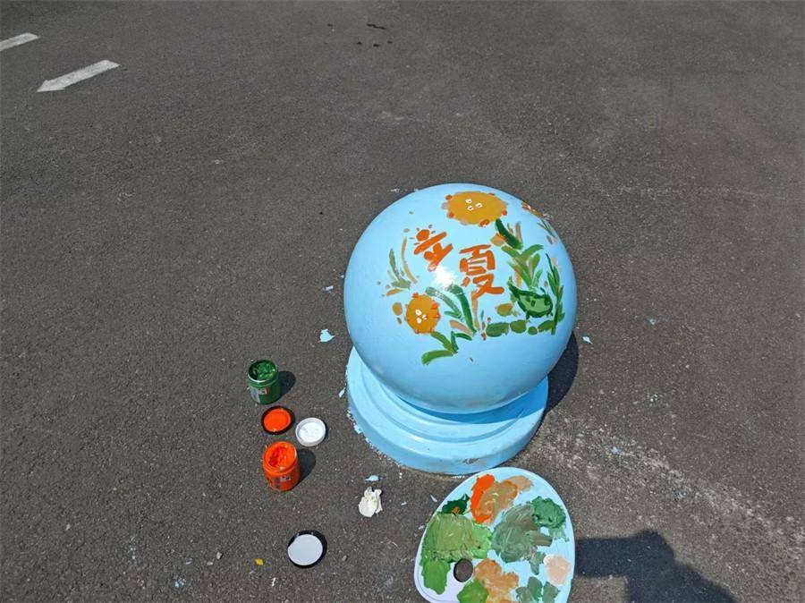 此次"二十四节气彩绘石墩子"活动,正是双方深度合作,共同探索艺术教育