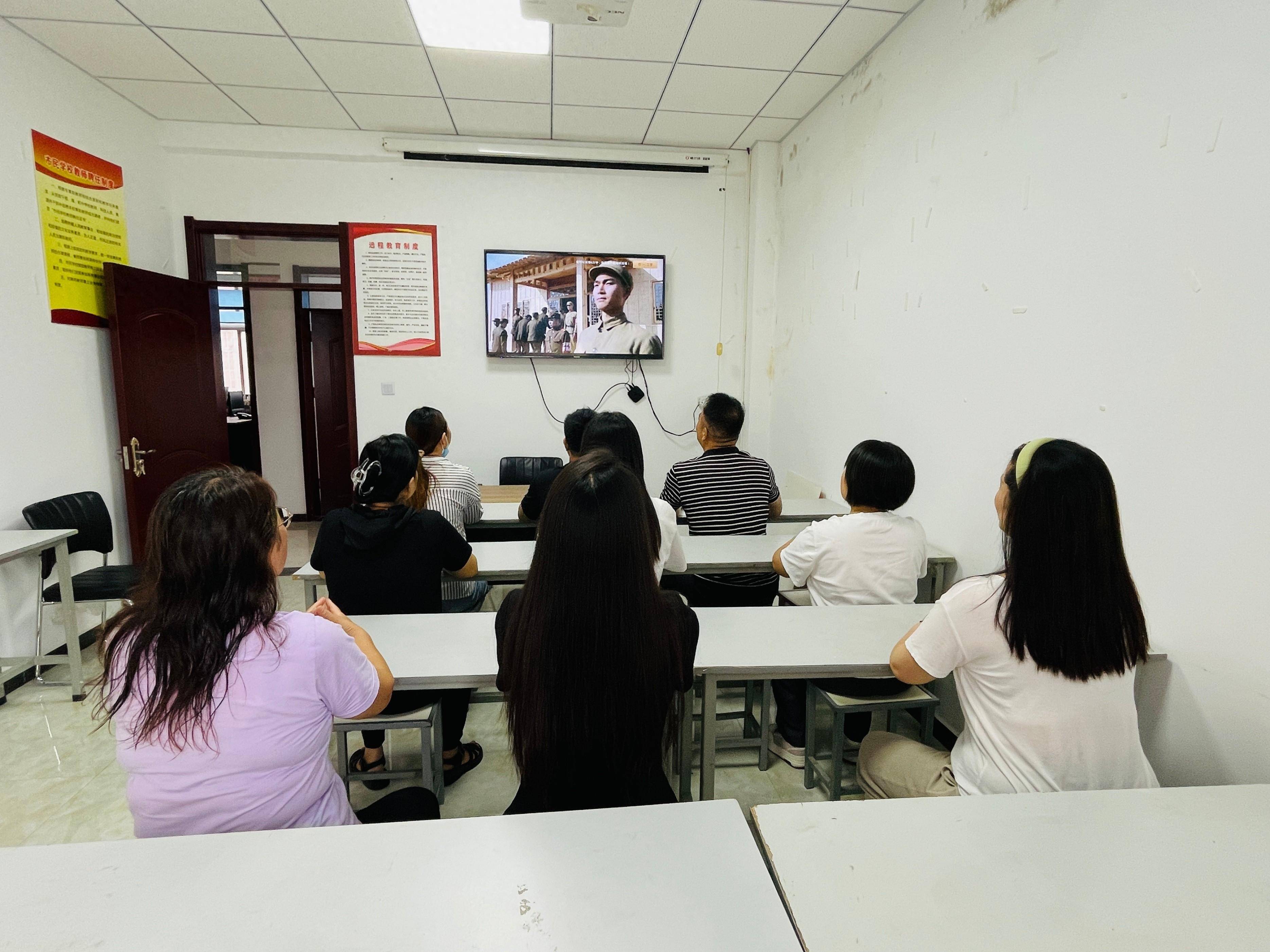 学习教育|京城路街道开展抗战胜利纪念日《跨过鸭绿江》观影活动