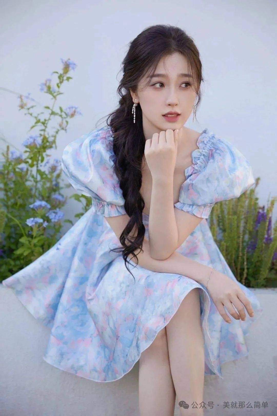 清新浪漫的碎花裙,明星们这么穿搭!