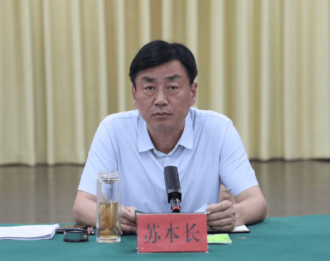 县领导潘奇峰,戚士杰,王洪勋,纪泉水,弓晓飞列席会议.