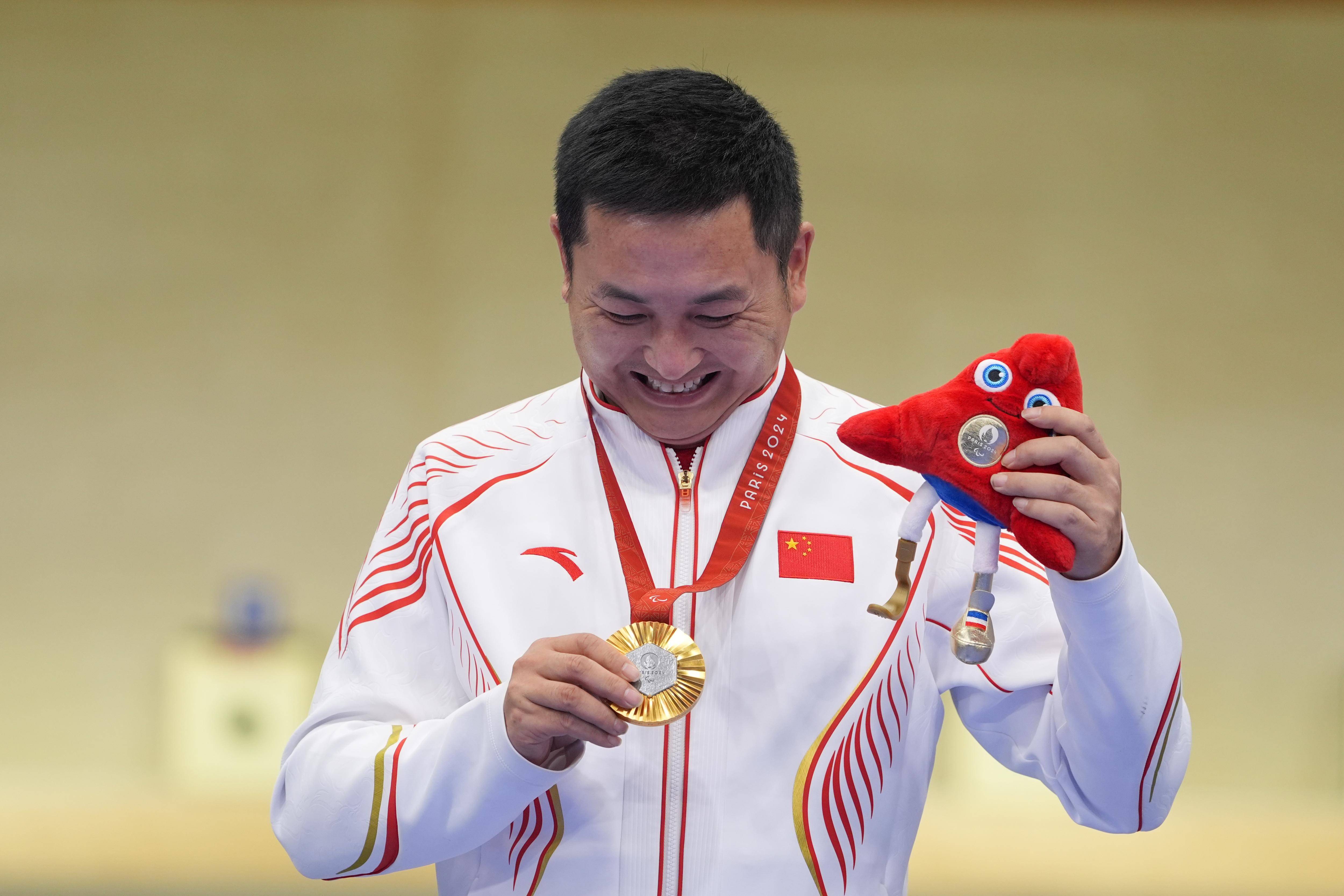 杨超夺得射击混合50米手枪p4