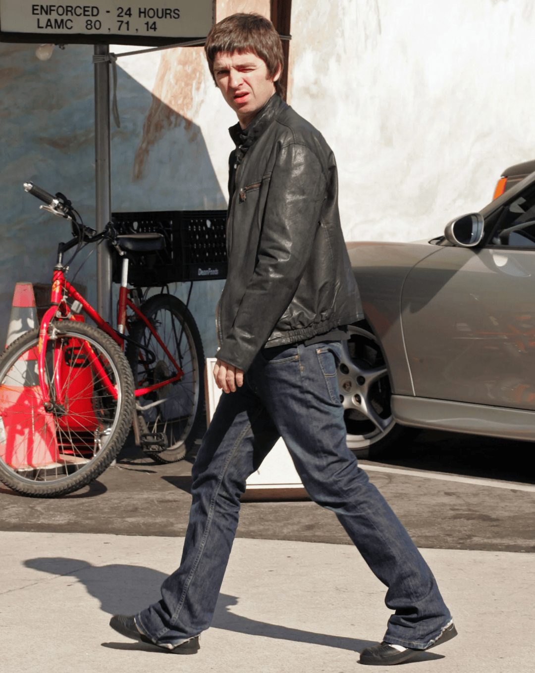 而且,oasis不仅仅是因为音乐被铭记.