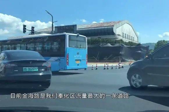 宁波小区门口这一幕让人心惊肉跳附近居民:没法走了