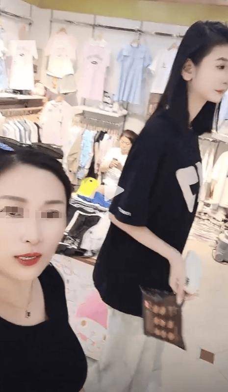 东北巨人女孩身高超2米直逼姚明,颜值太出众,却因一事愁坏家长_李梦瑶