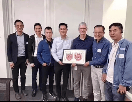 2017年9月初,马化腾,刘炽平,张小龙等腾讯核心管理层集体拜访苹果ceo