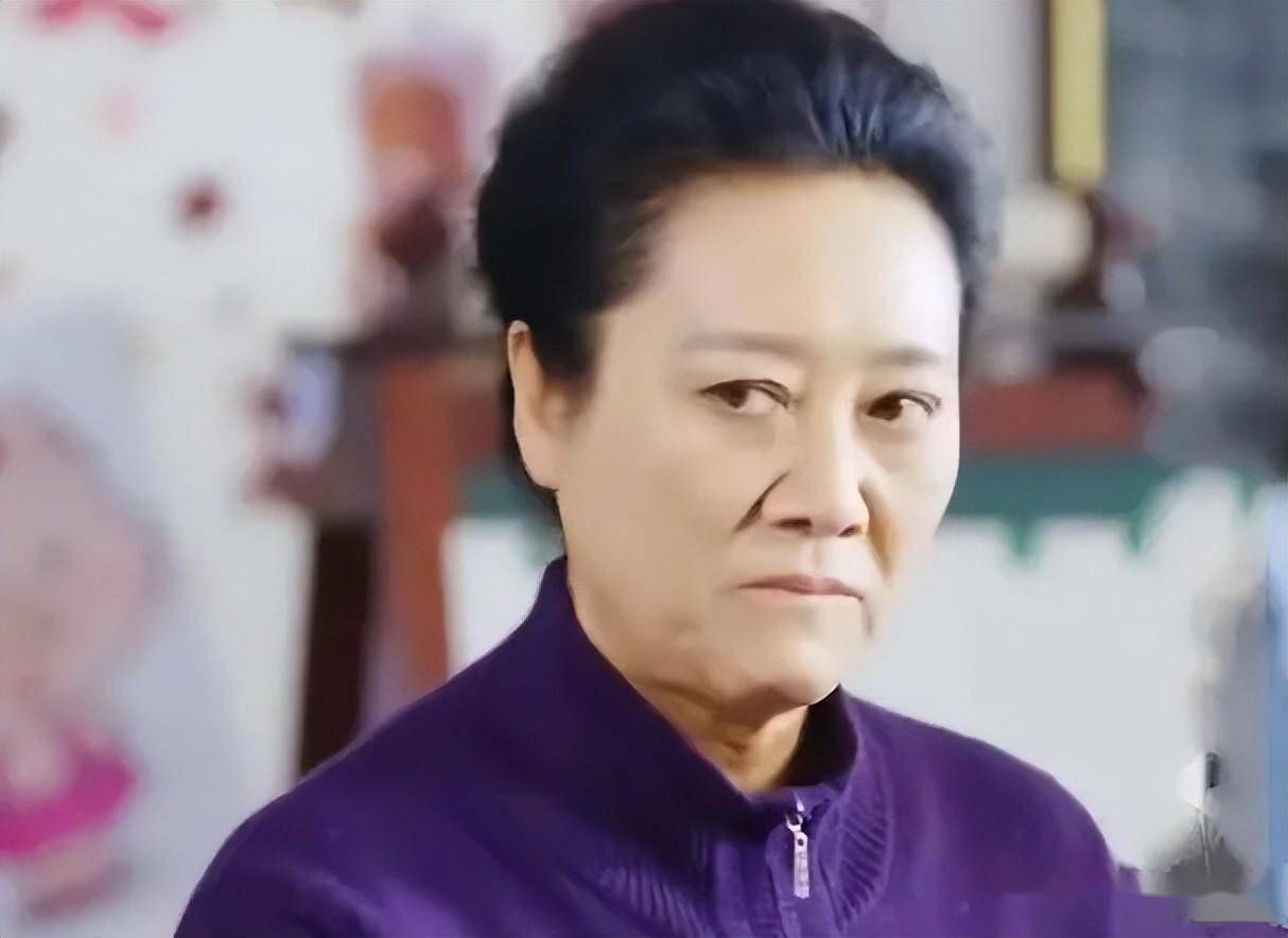 她年轻貌美如花,老了相由心生,38年戏红人不红,如今成人生赢家
