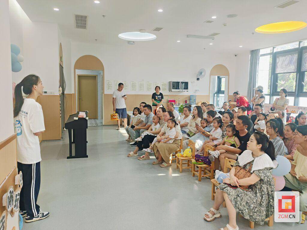以爱相约 共赴成长 高新区卧龙湖幼儿园举办育"见"未来家长会