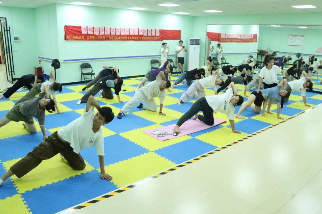 “瑜”悦心境“伽”倍健康——新兴县青年夜校瑜伽公益课程回顾(图4)