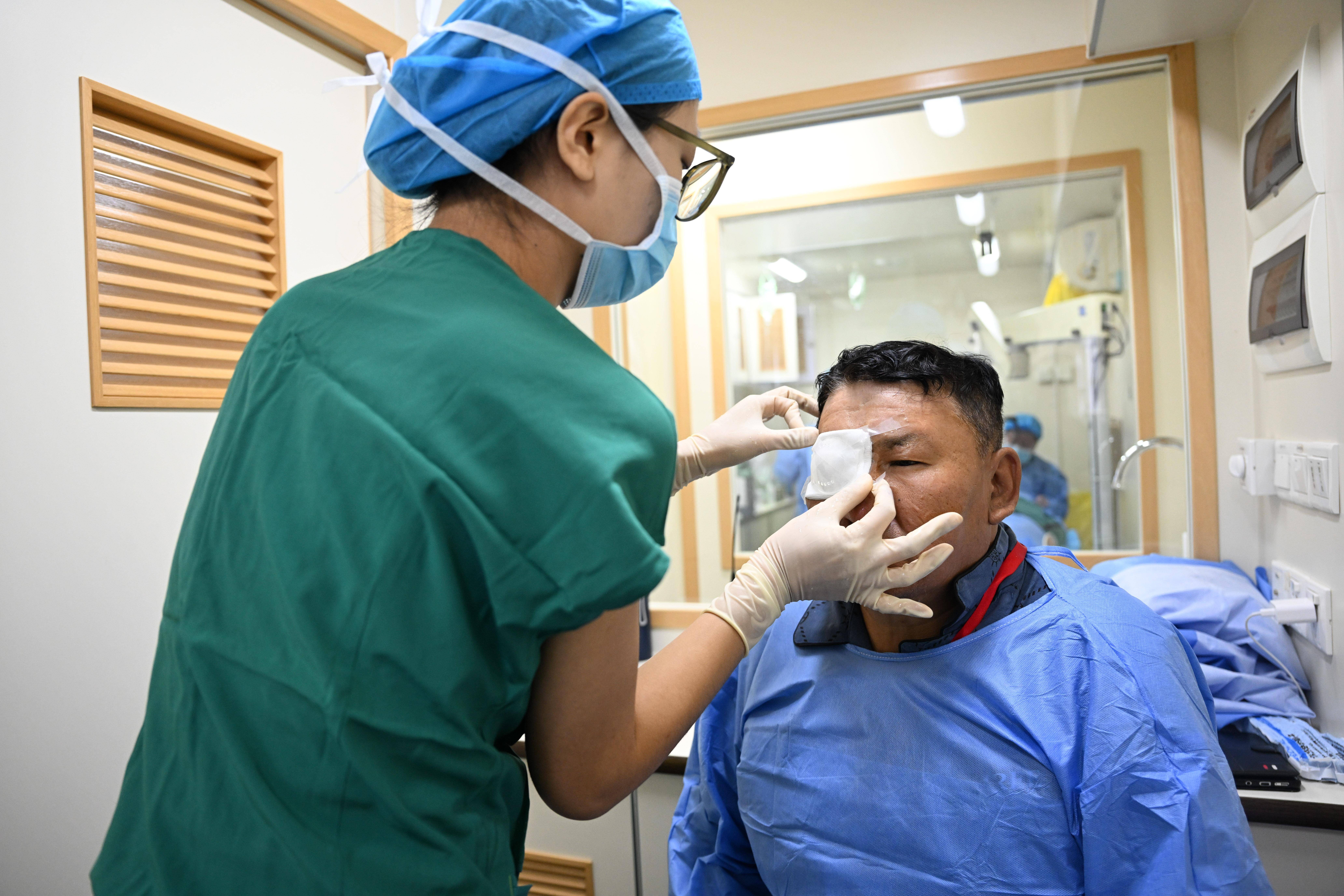 "一带一路·光明行"为蒙古国白内障患者送光明