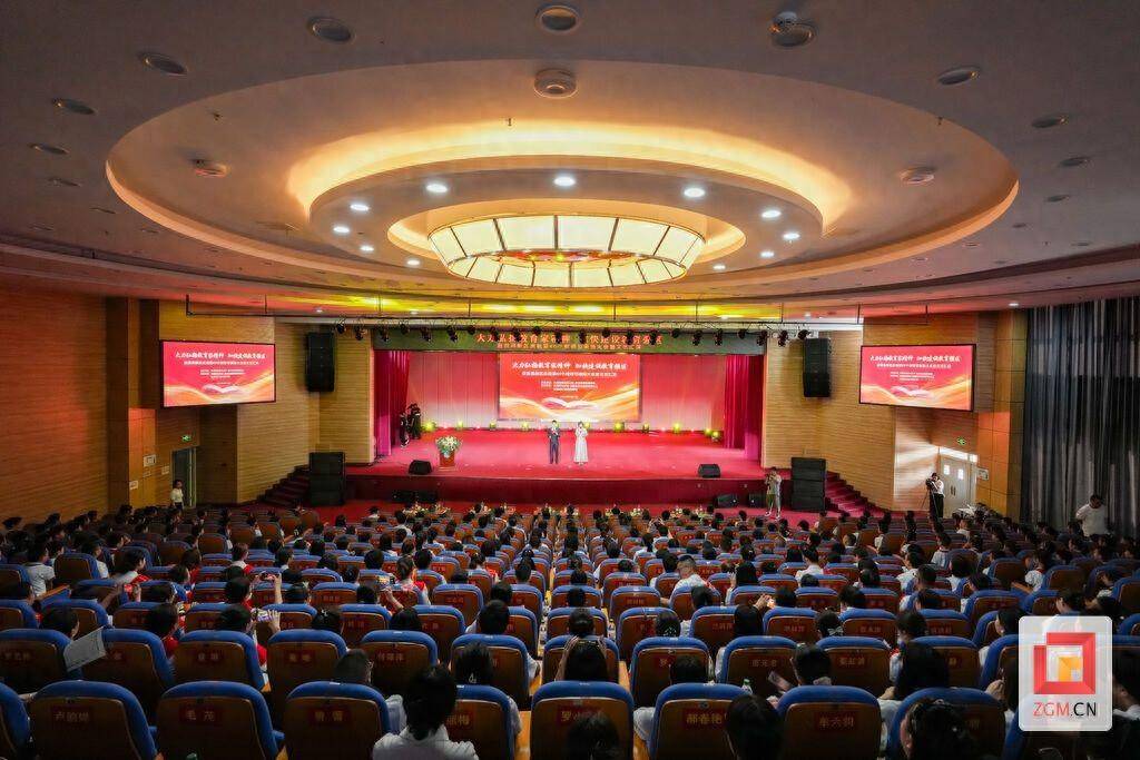 高新区庆祝第40个教师节表扬大会暨文艺汇演举行_教育_自贡_实验