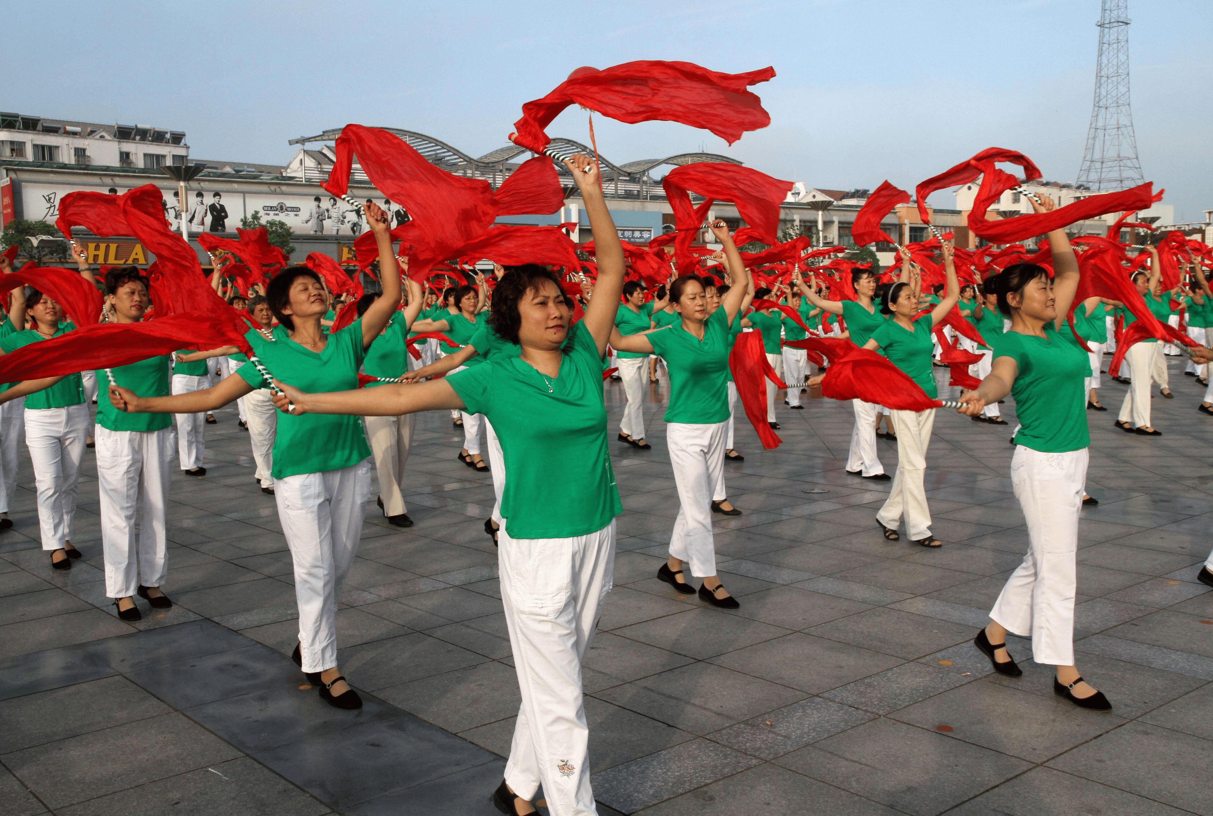 自由自在广场舞图片