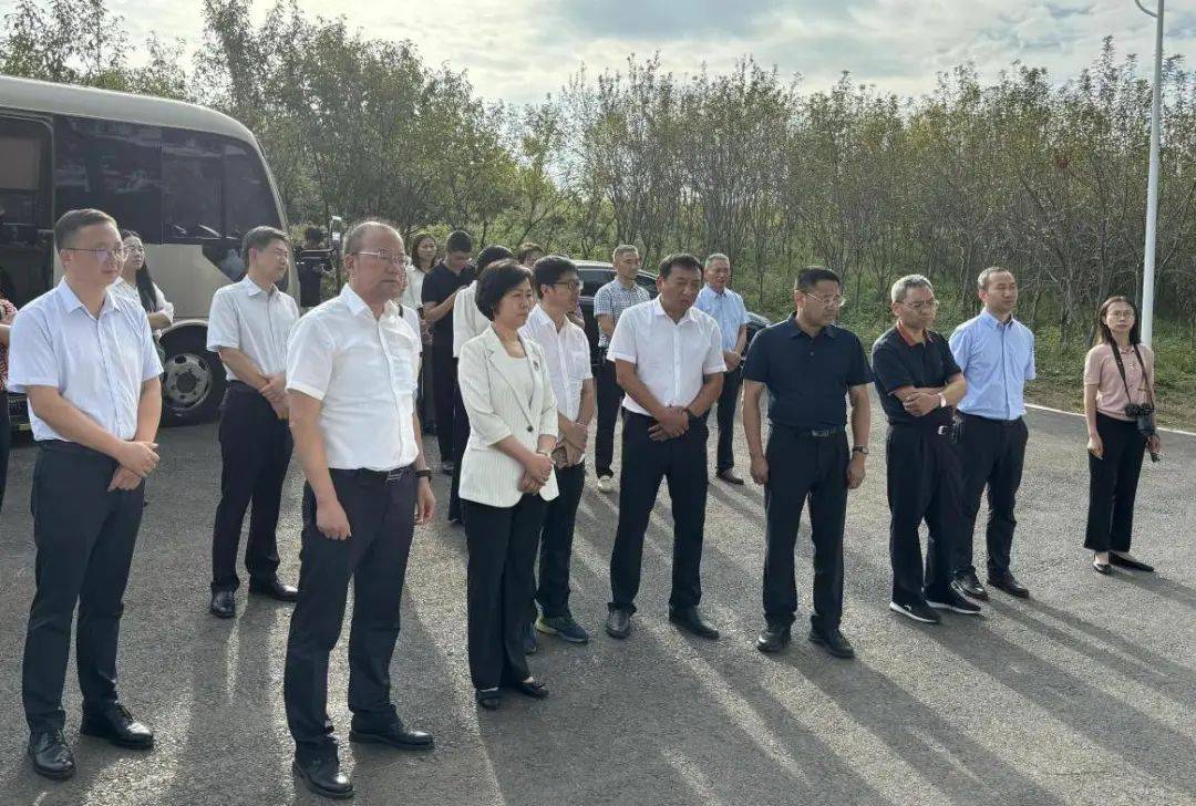 9月12日,省政协常委,副秘书长,九三学社湖北省委专职副主委付文芳带领