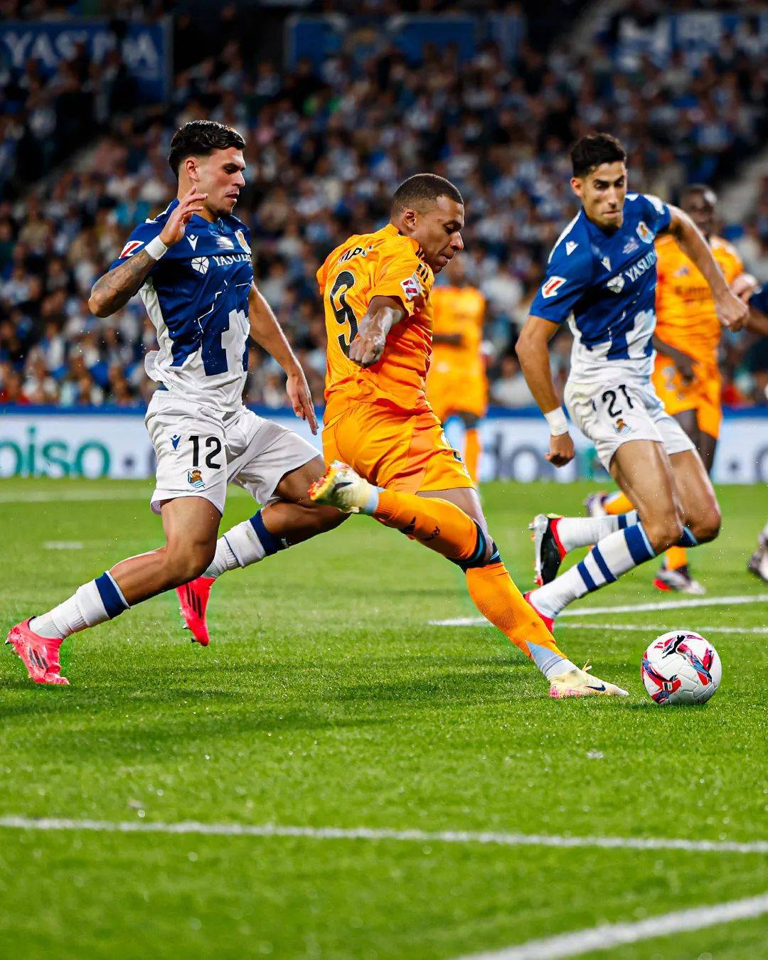 小熊姆巴佩点球破门,皇马客场2-0战胜皇家社会