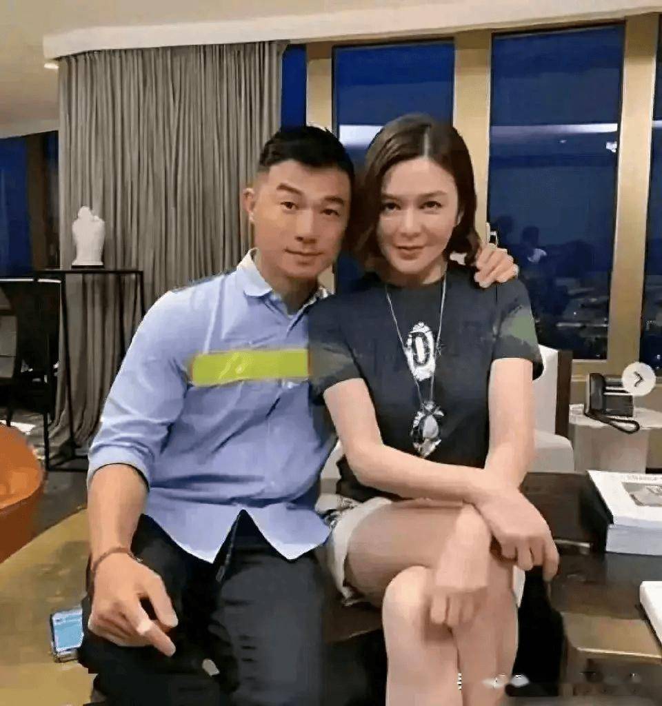 关之琳:在爱情中追寻幸福的脚步_爱的_感情_男友