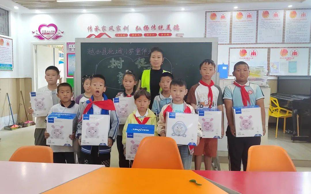 县妇联到北城小学开展关爱留守儿童主题活动