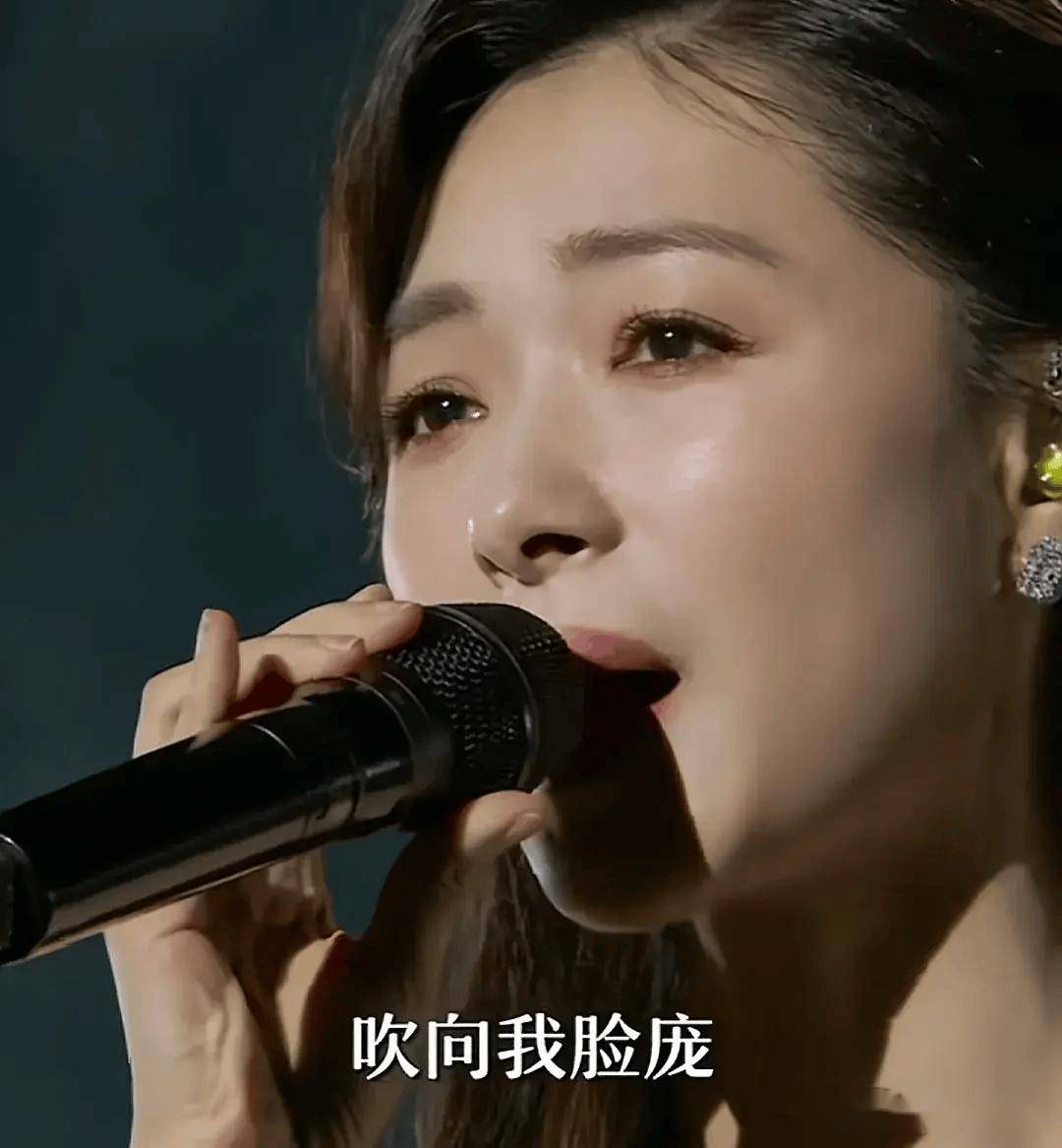 中秋这晚,金晨的腰真软,关晓彤成背景板,万茜长发yyds