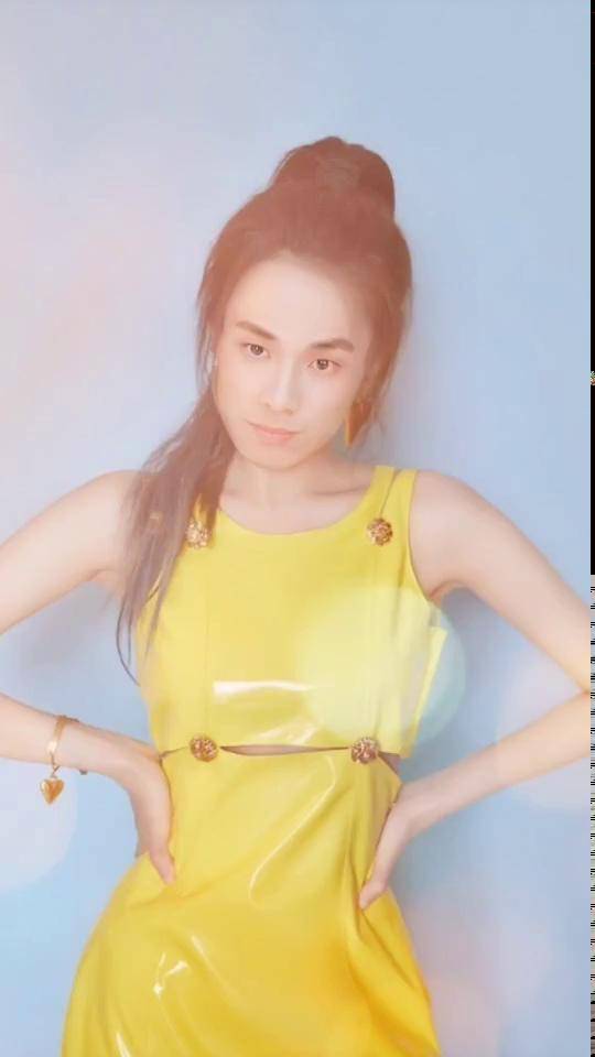 听说大家都喜欢旭旭妹妹,送一套写真给大家,别谢我旭旭宝宝 女装