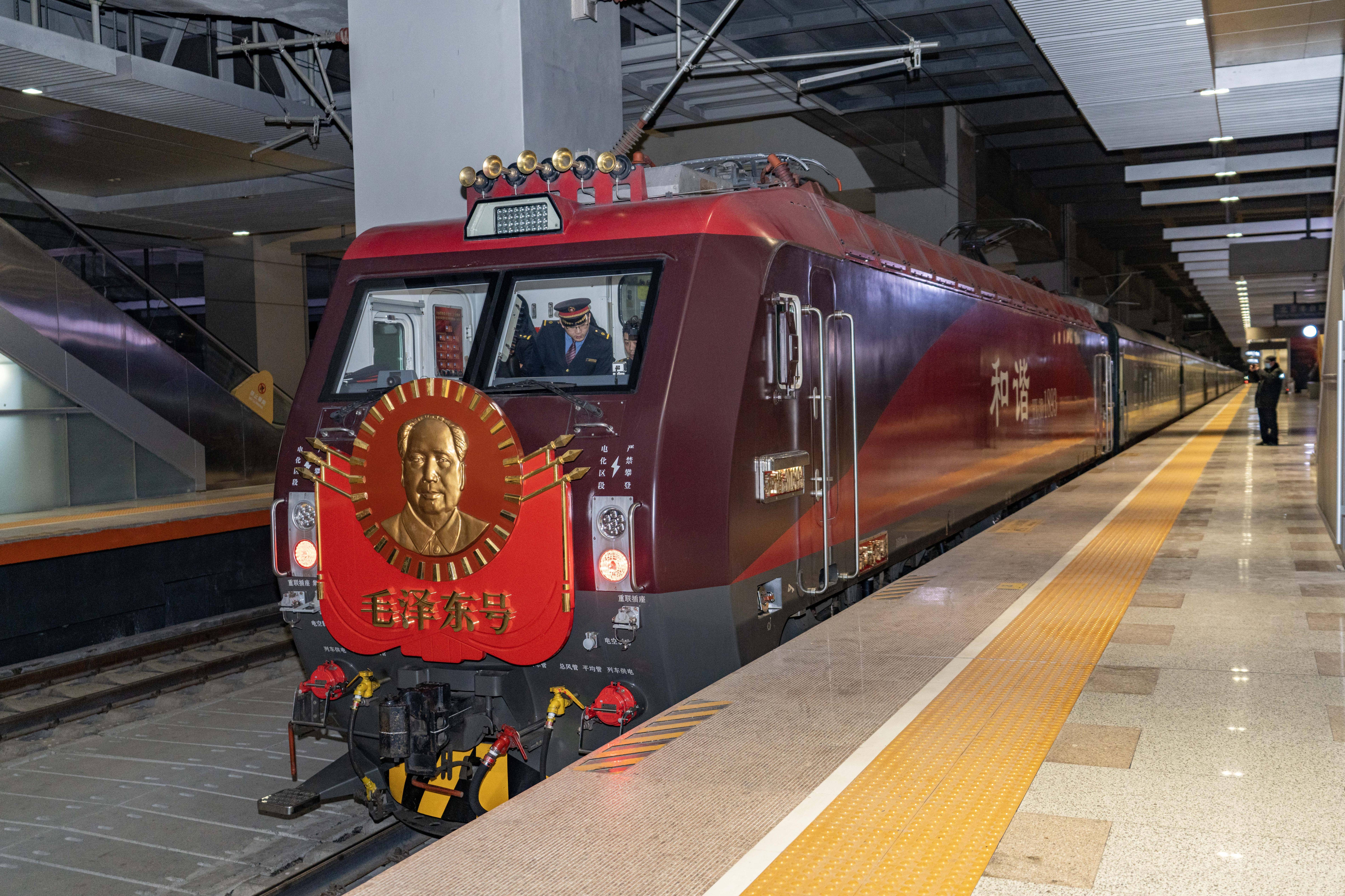 毛泽东号”机车已连续安全走行1240万公里，相当于绕赤道310圈_搜狐网