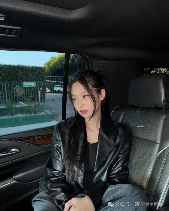 jennie和人气男歌手,美国聚餐被偶遇