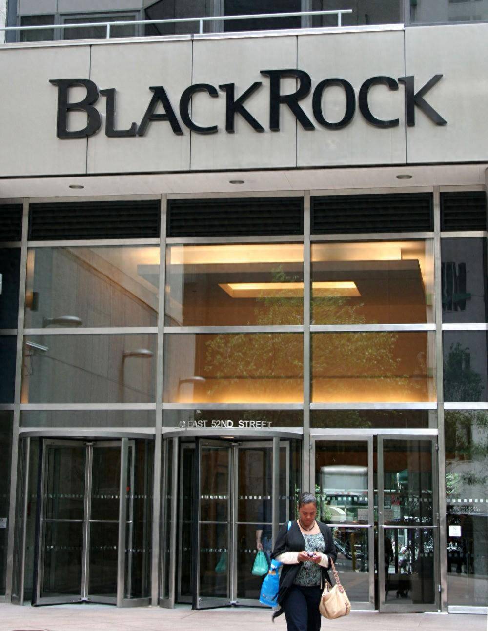 贝莱德和微软拟向AI基建投资300亿美元_搜狐网