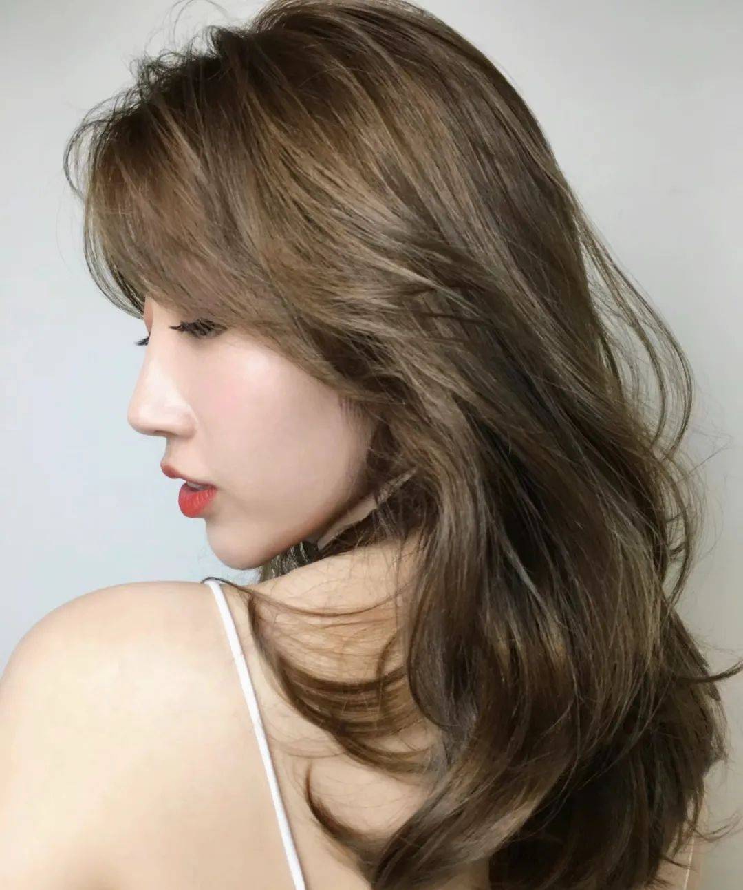 层次感中发烫发摆脱路人感