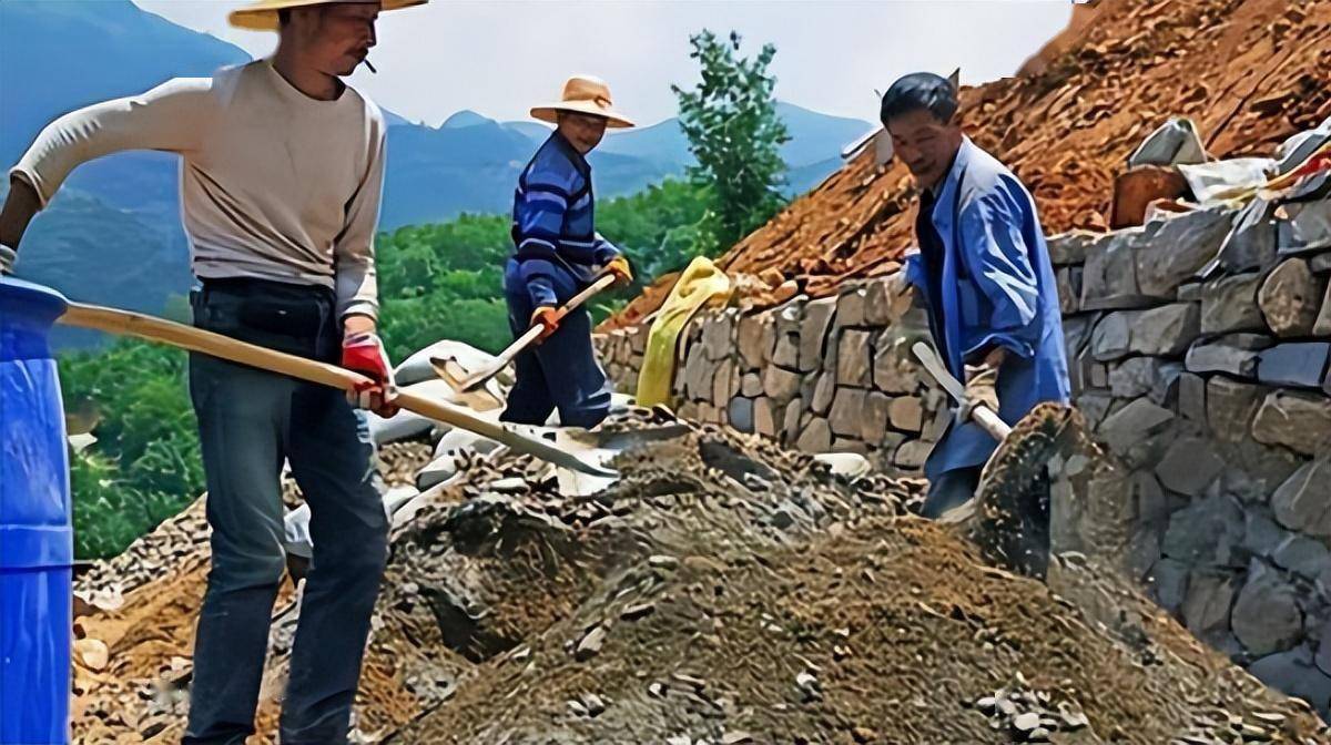 轰动一时的中国首例5胞胎:父亲劳累过世,孩子们已20岁在上大学