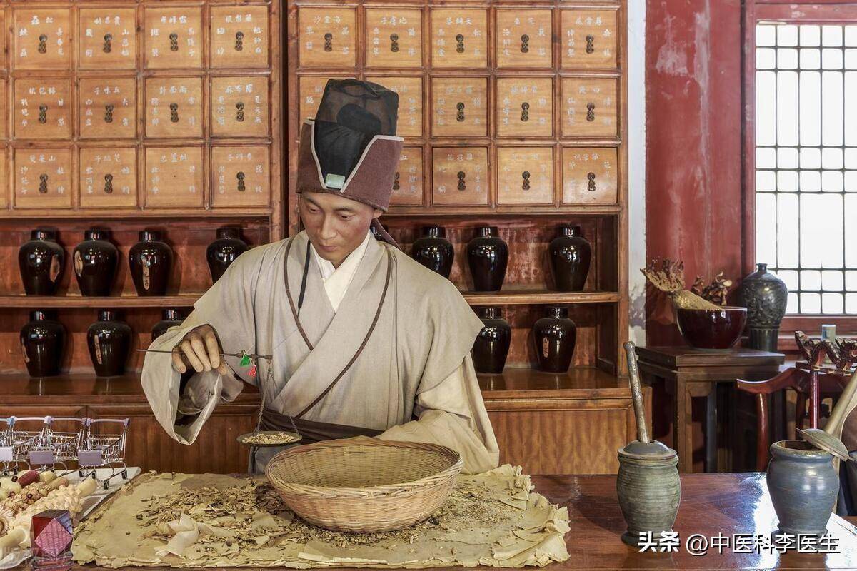 同样是看病,古代找中医花钱多,还是现代医院费用高?看完沉默了