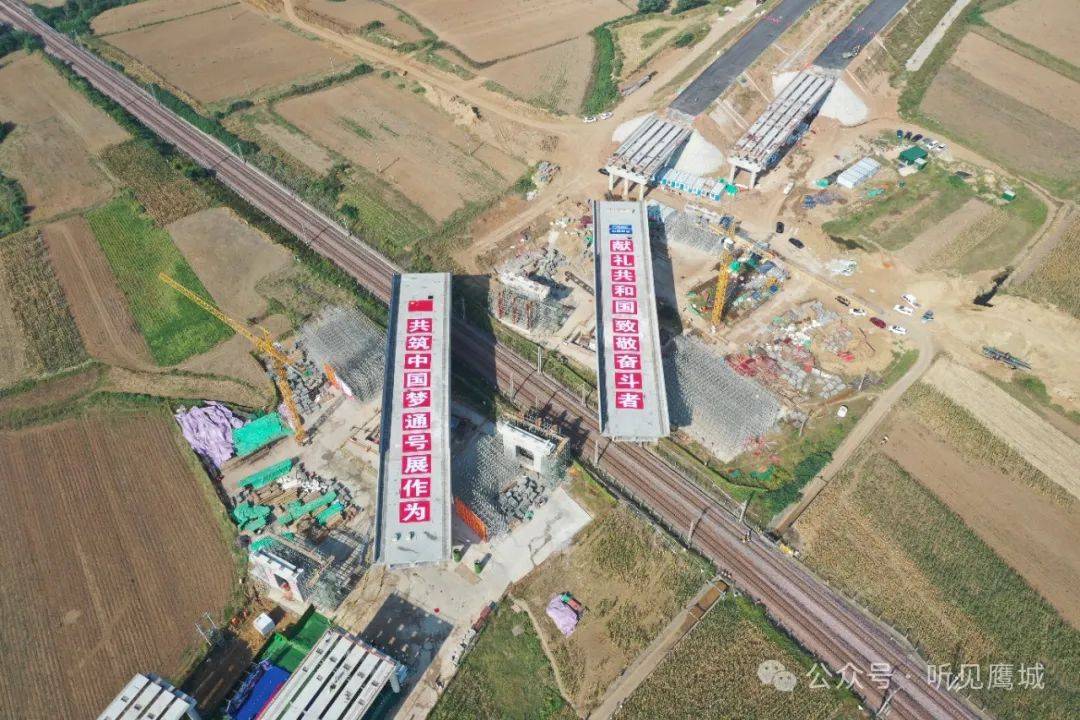 焦唐高速汝方段上跨焦柳铁路立交桥成功转体