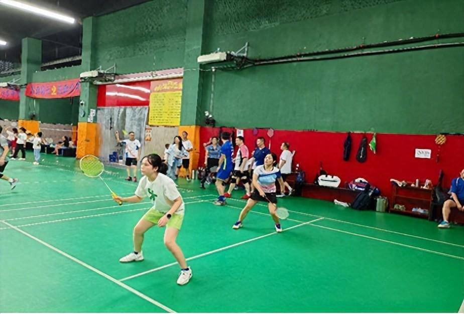 九江市濂溪区人民医院举办2024年职工羽毛球锦标赛