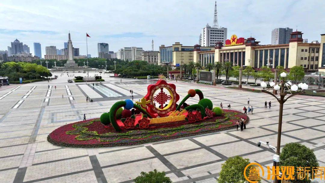 鲜花锦簇!25万余盆花卉扮靓八一广场