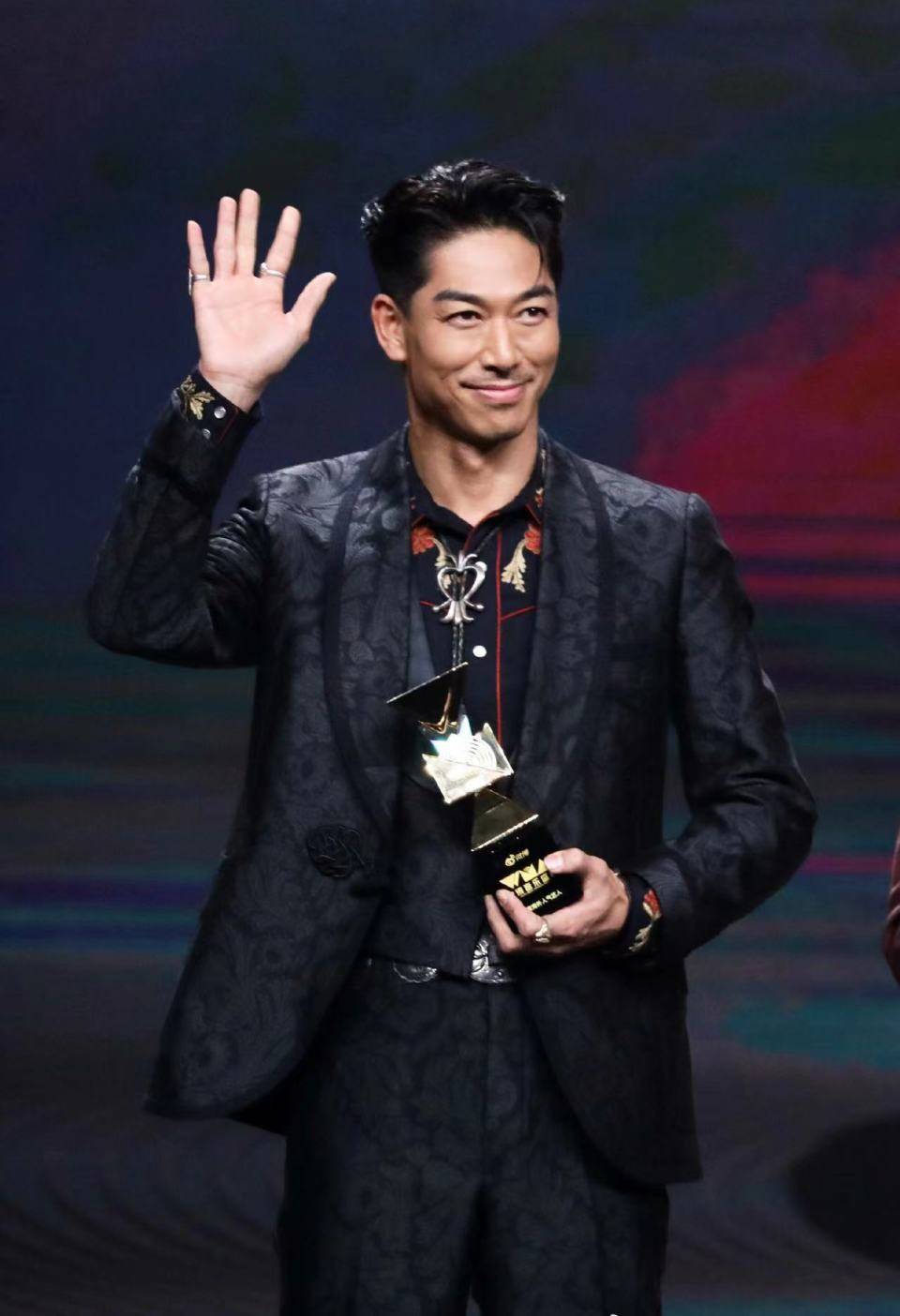 黑泽良平接受采访,个人修养很高,录节目每天都和林志玲煲电话粥