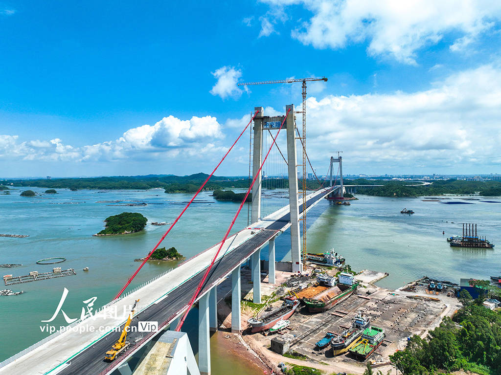 广西钦州:龙门大桥建设有序推进