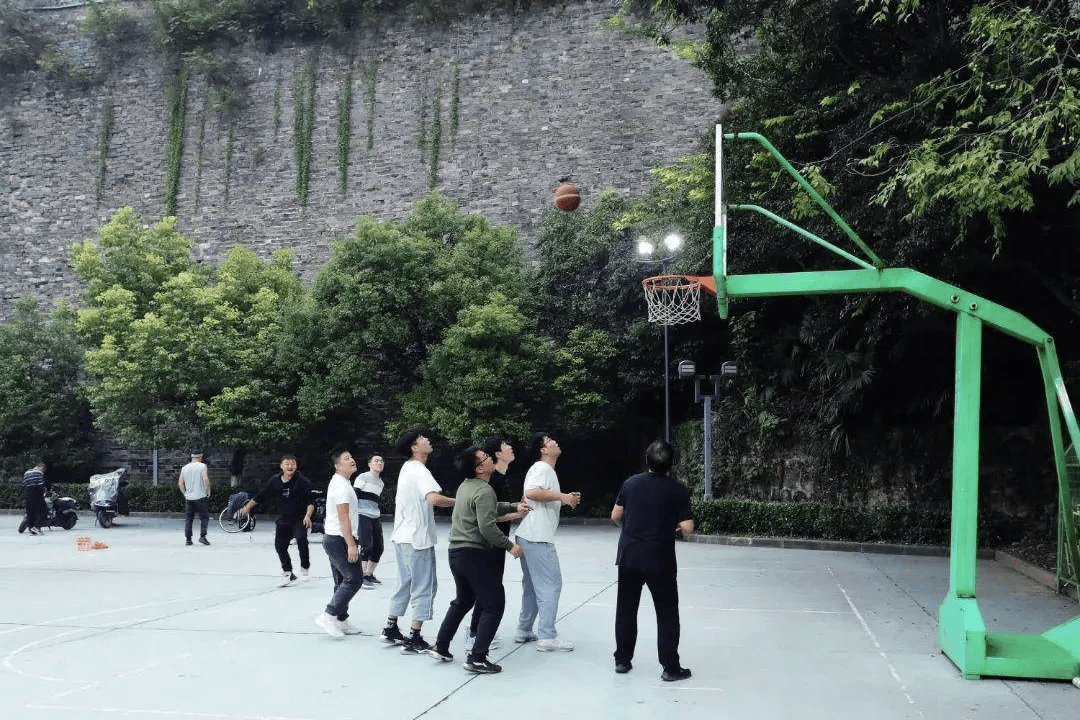06:00-20:30(免费)开放时间:篮球项目:南京市秦淮区长乐路236号场馆