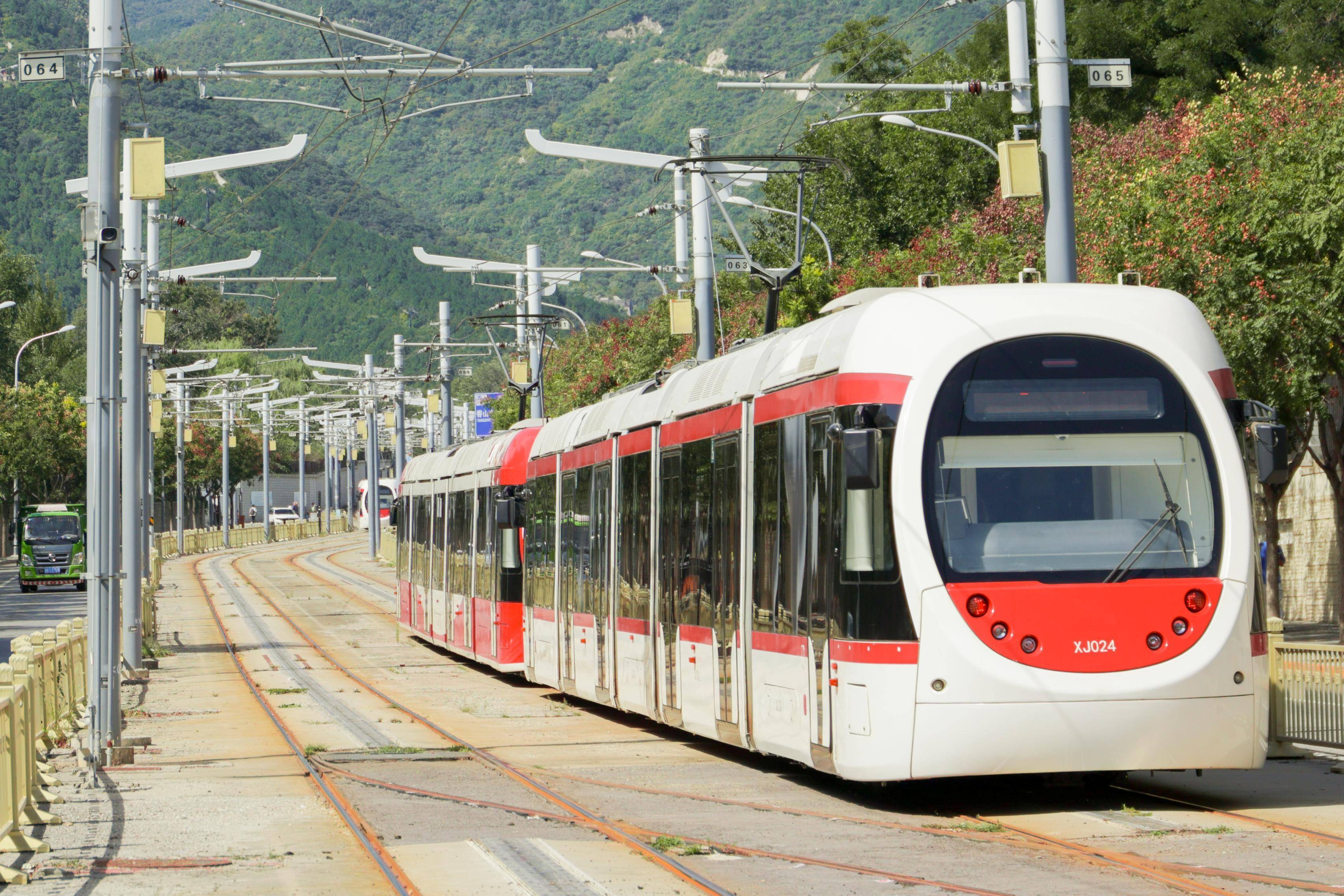 9组重联车上线!西郊线列车国庆假期加大运力