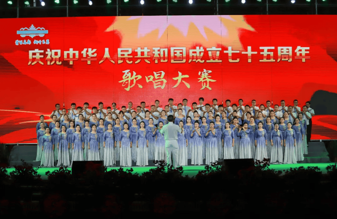 活动现场.胡攀学摄当晚19时,比赛在大合唱《歌唱祖国》中拉开序幕.