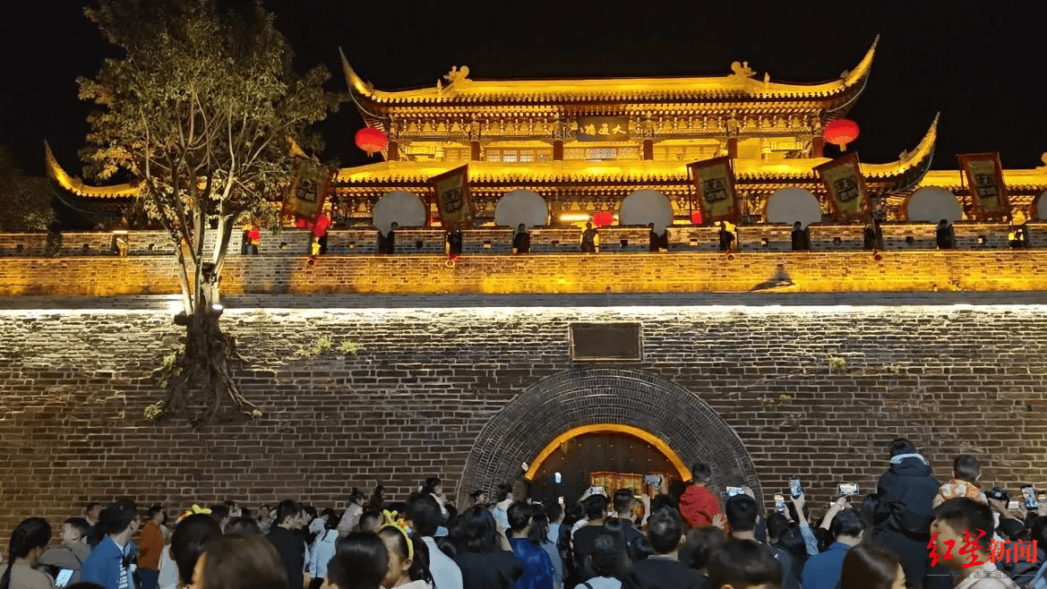 600年建昌古城举行开城仪式，西昌市10月1日接待游客17.78万人次_迎宾_历史_城门