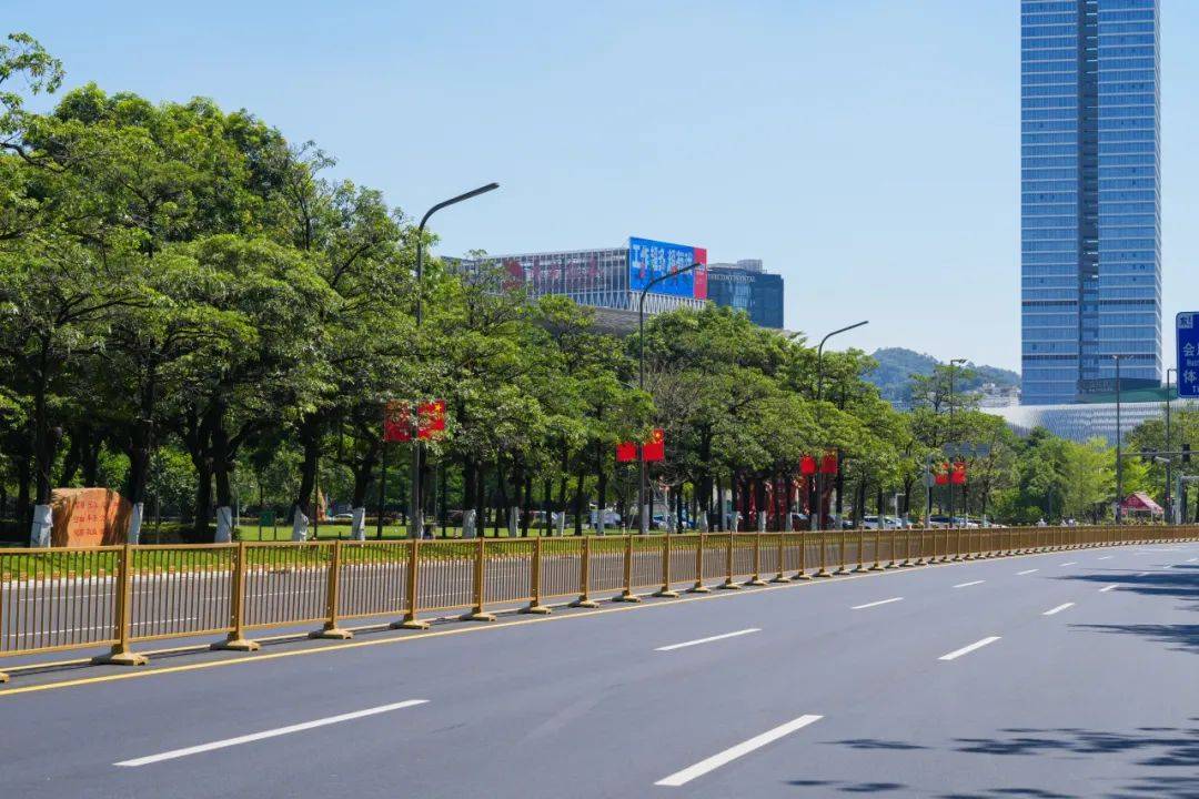 鸿福路先行段顺利完工_罗伟良_翟嘉欣_空间