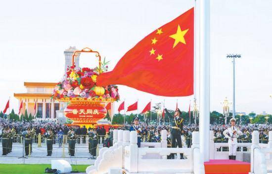 3万人天安门广场看升旗_五星红旗_祖国_国旗
