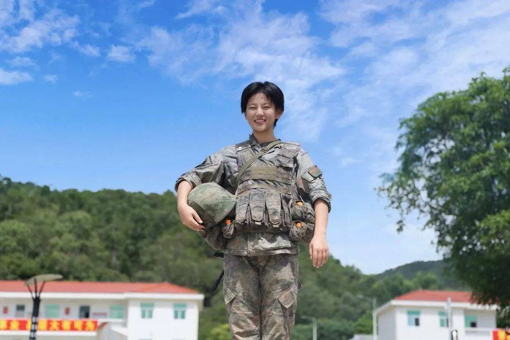 奚乐乐_陆军_女兵