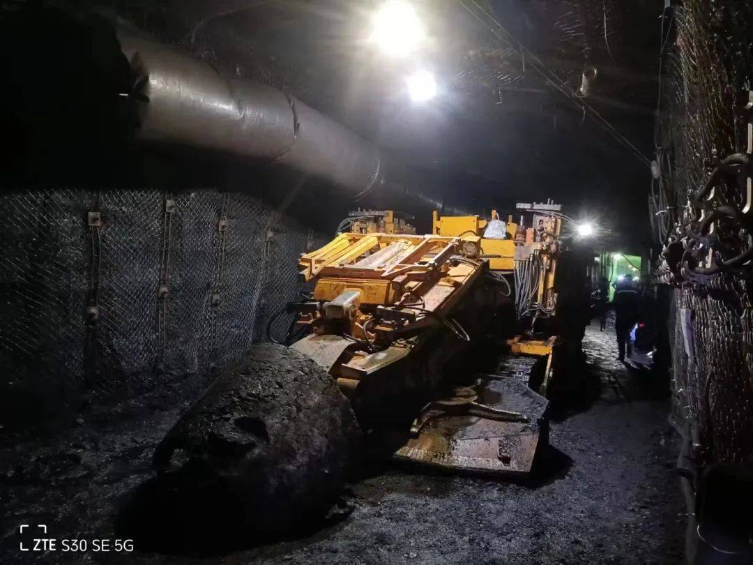 东庞矿奋战四季度风力正劲