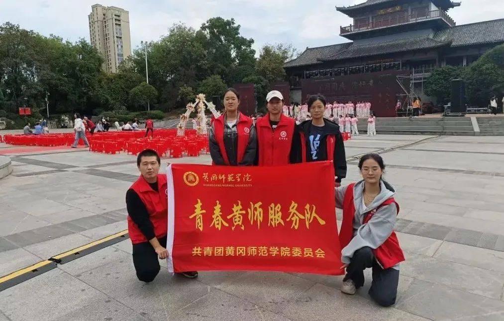 而在这场爱的颂歌中,黄冈师范学院的志愿者们无疑是那股最温柔,最具感