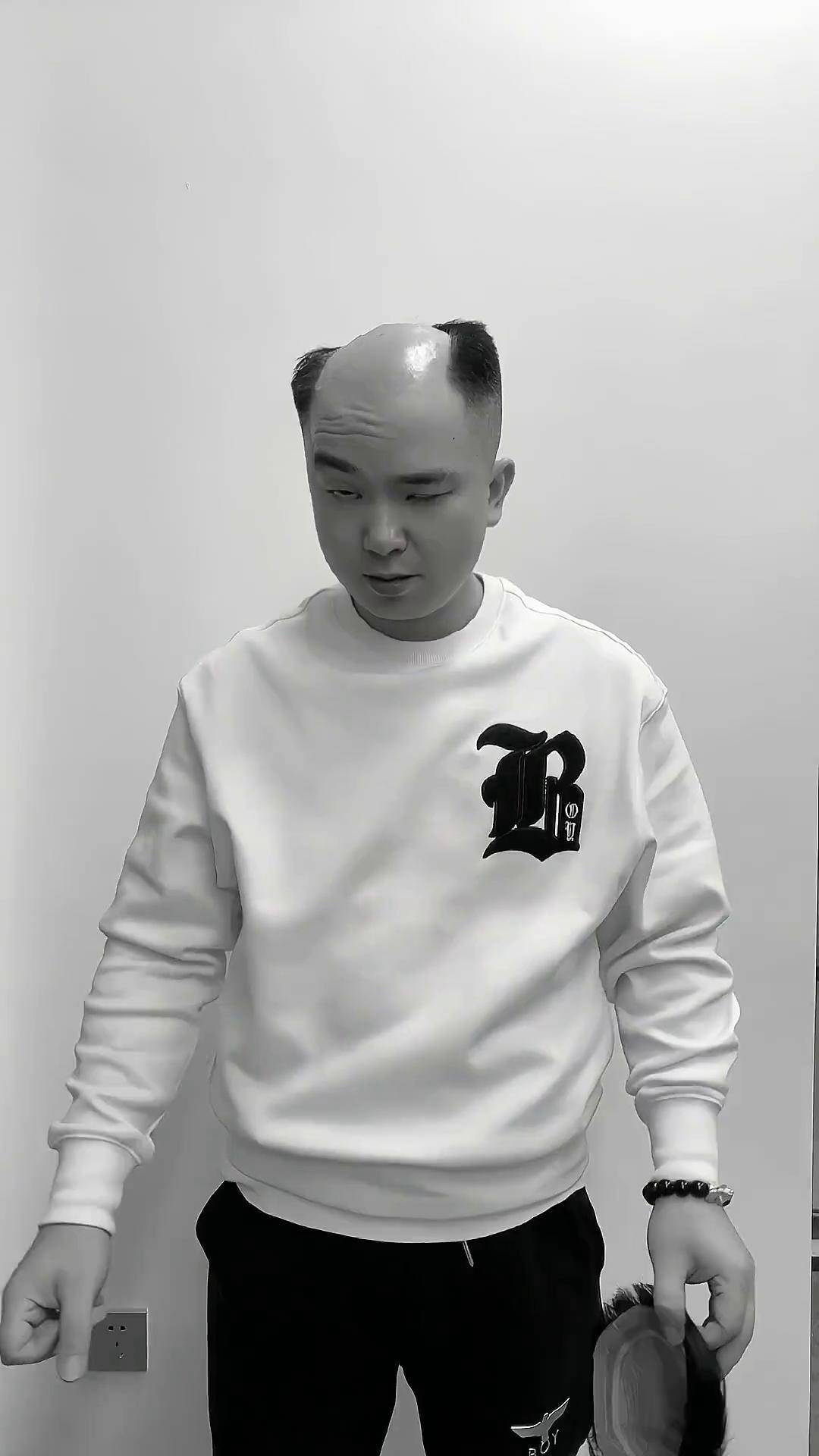 主线任务:夺回秋雅副线任务:薅掉谢广坤的头发给刘能补上支线任务:猛